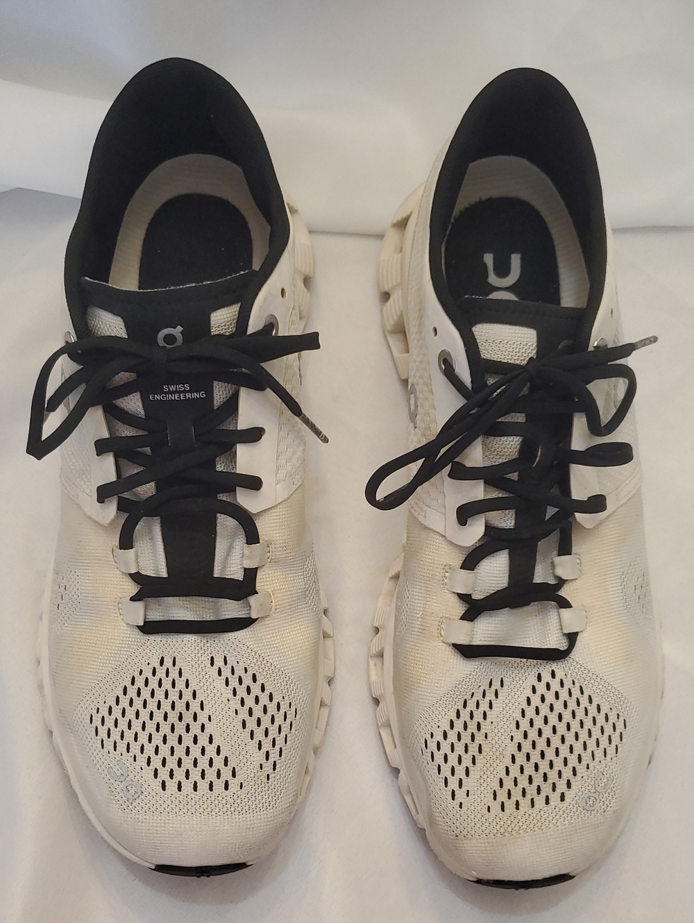 On Running Helion Women’s White and Black Athletic Running Shoes 10
